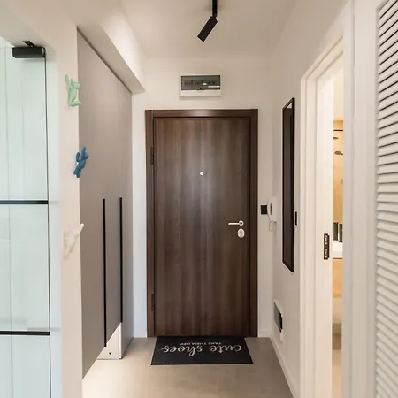 Kashmir Deluxe With Parking Апартаменты *