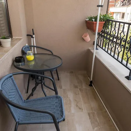 Kashmir Deluxe With Parking Daire