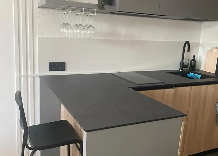 Kashmir Deluxe With Parking