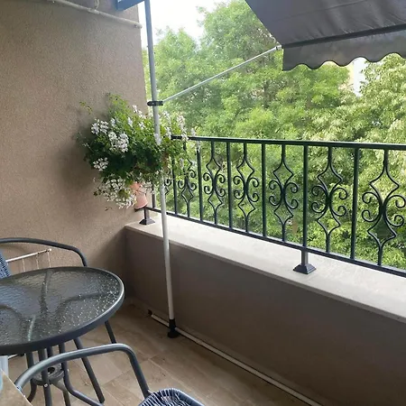 Kashmir Deluxe With Parking Apartamento